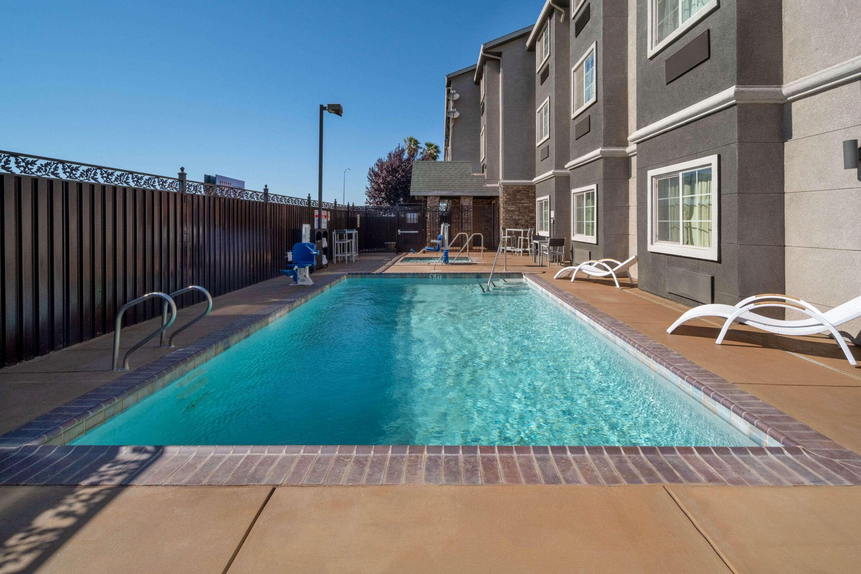 Microtel Inn & Suites By Wyndham Tracy Exterior photo