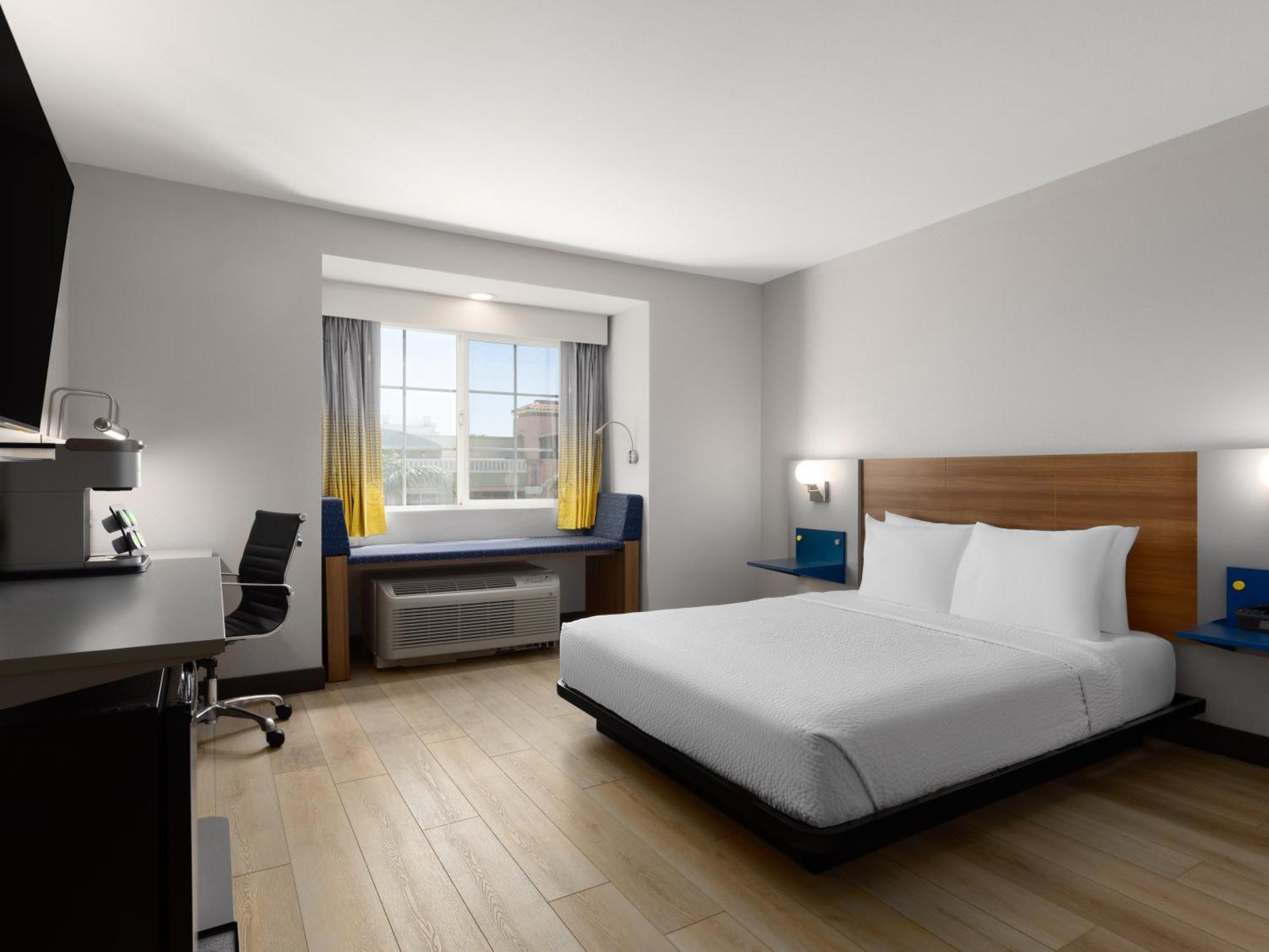 Microtel Inn & Suites By Wyndham Tracy Exterior photo