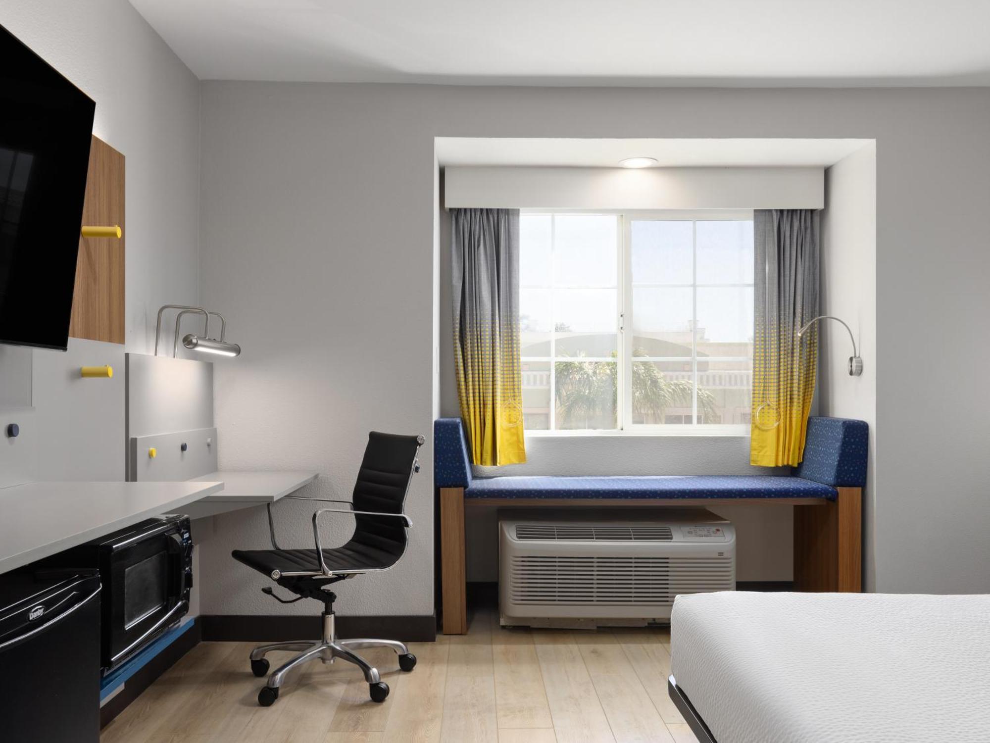 Microtel Inn & Suites By Wyndham Tracy Exterior photo