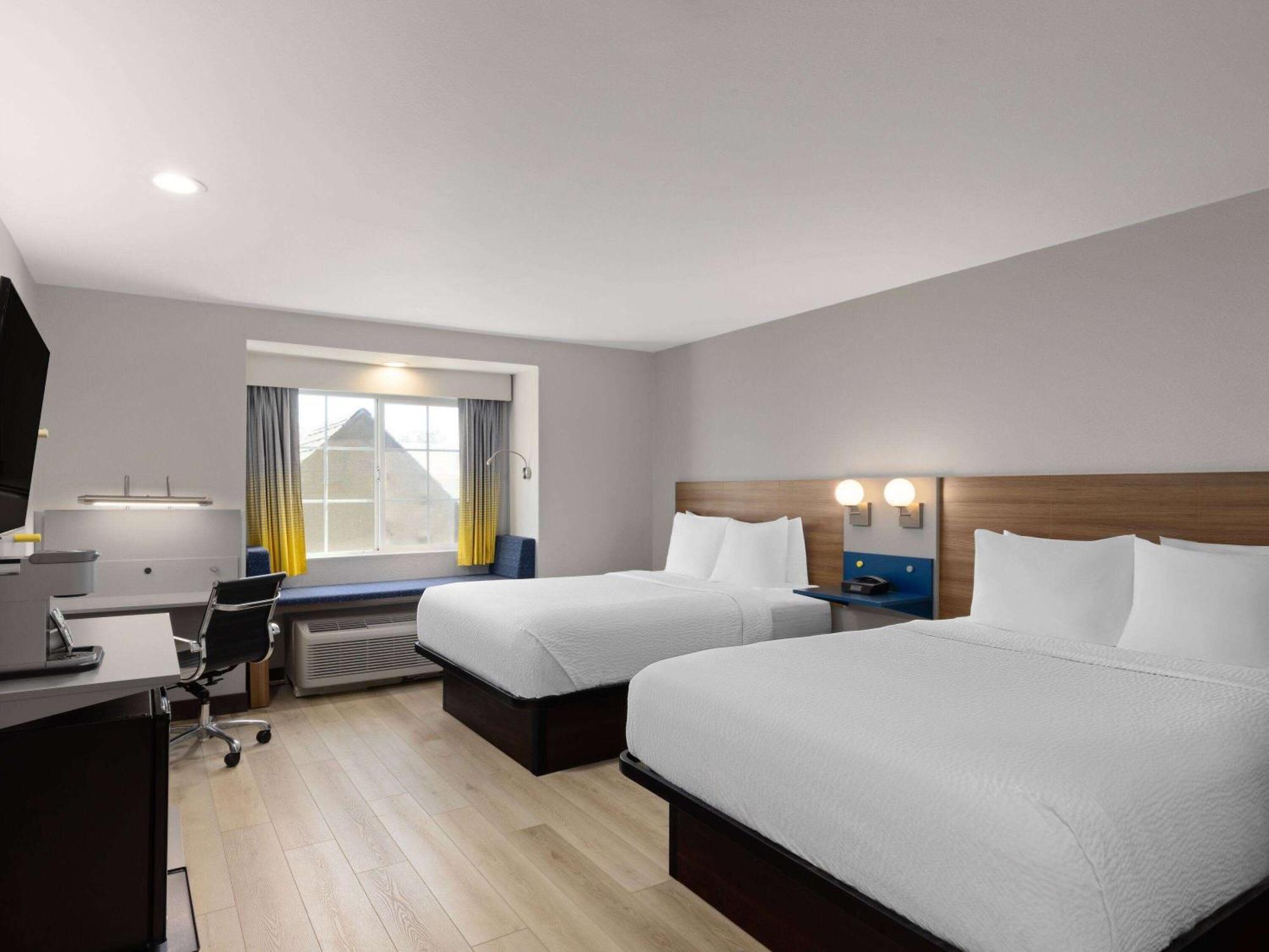 Microtel Inn & Suites By Wyndham Tracy Exterior photo