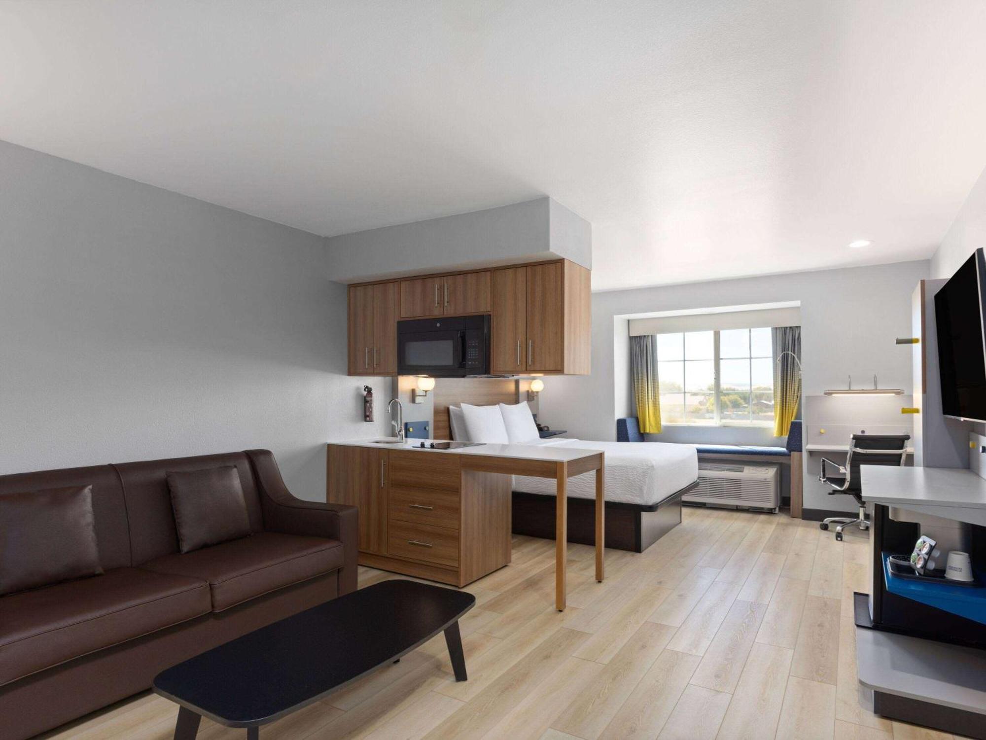 Microtel Inn & Suites By Wyndham Tracy Exterior photo