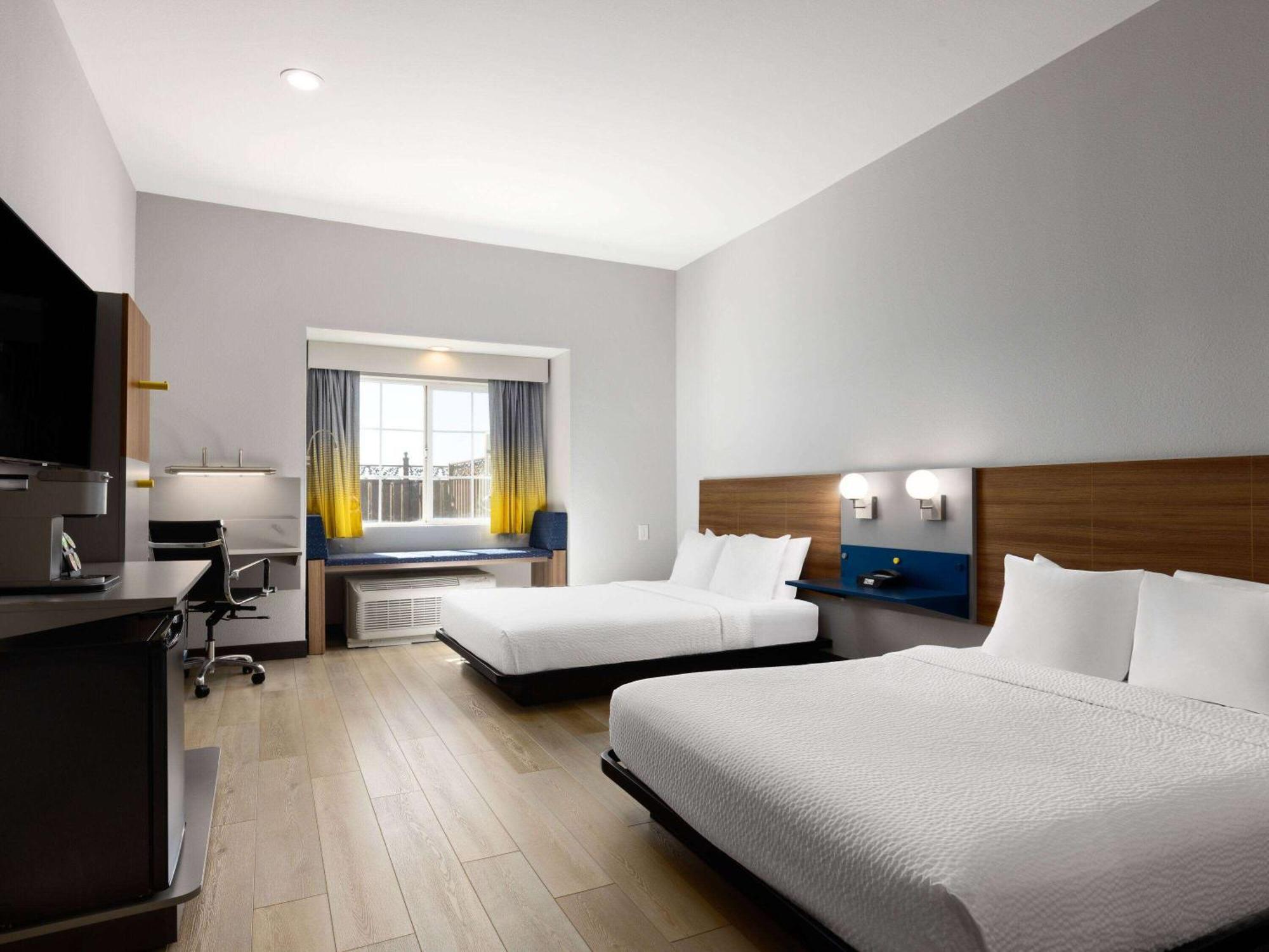 Microtel Inn & Suites By Wyndham Tracy Exterior photo