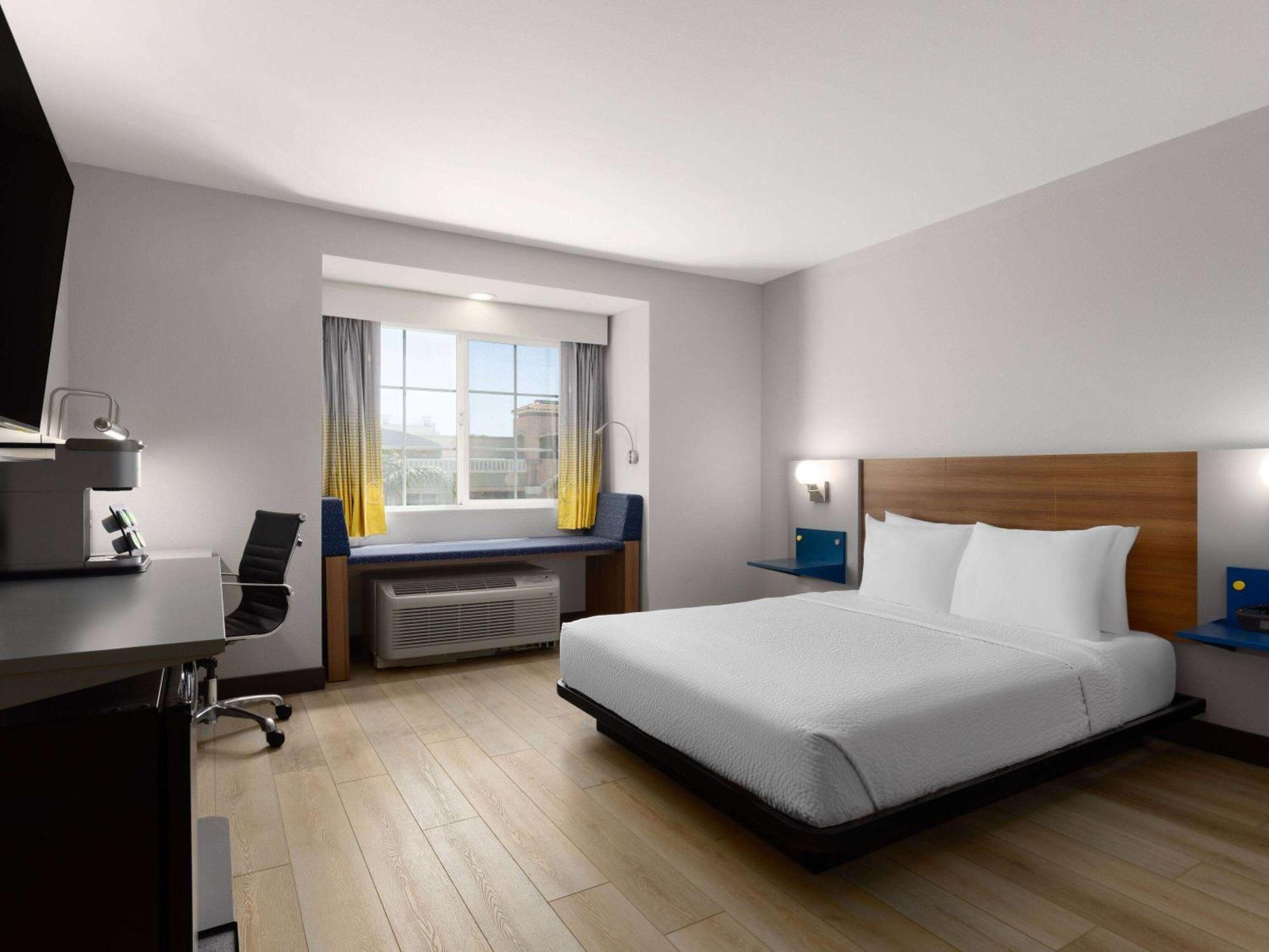 Microtel Inn & Suites By Wyndham Tracy Exterior photo